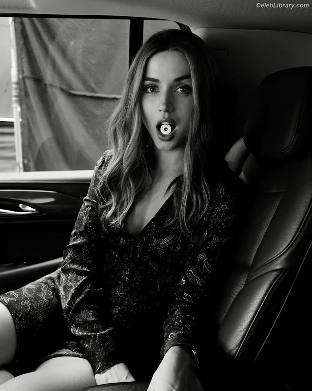 Ana de Armas photo 12 of 3418