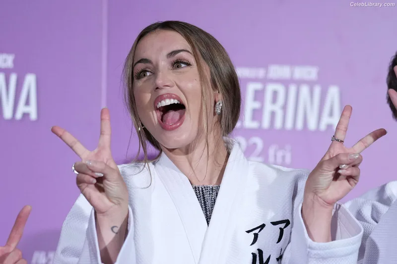 Ana de Armas photo 16 of 3418
