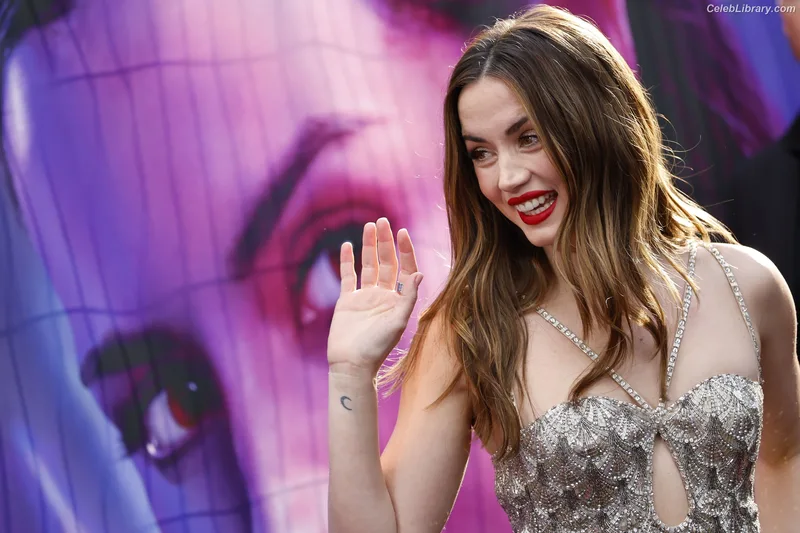 Ana de Armas photo 8 of 3418