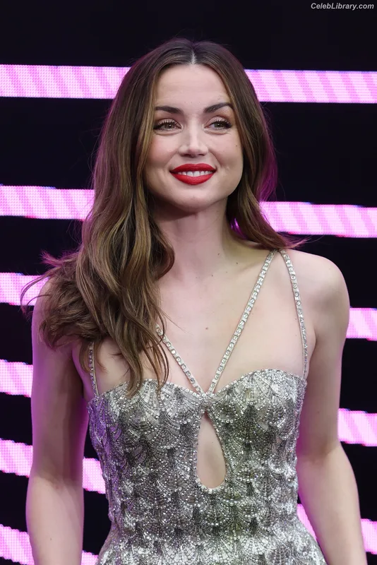 Ana de Armas photo 10 of 3418