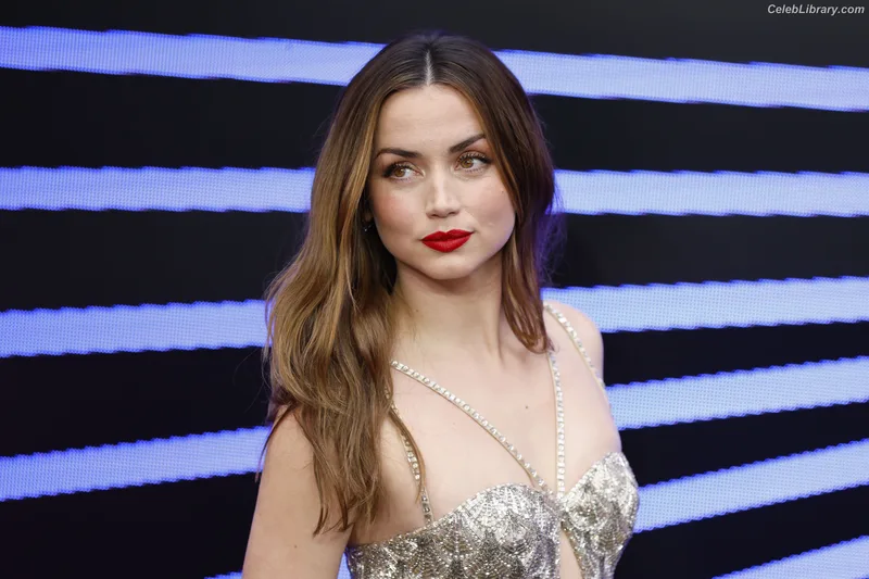 Ana de Armas photo 12 of 3418