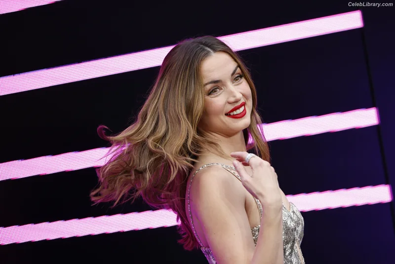 Ana de Armas photo 5 of 3418