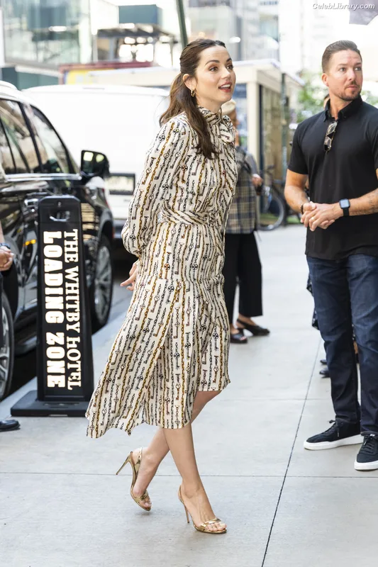 Ana de Armas photo 12 of 3418