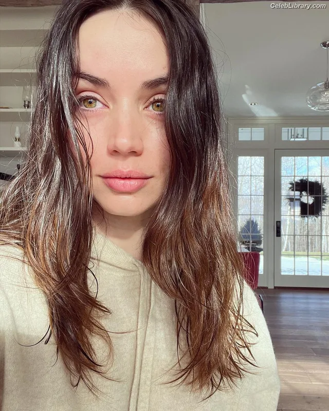 Ana de Armas photo 17 of 3418