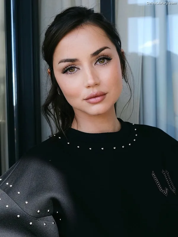 Ana de Armas photo 9 of 3418