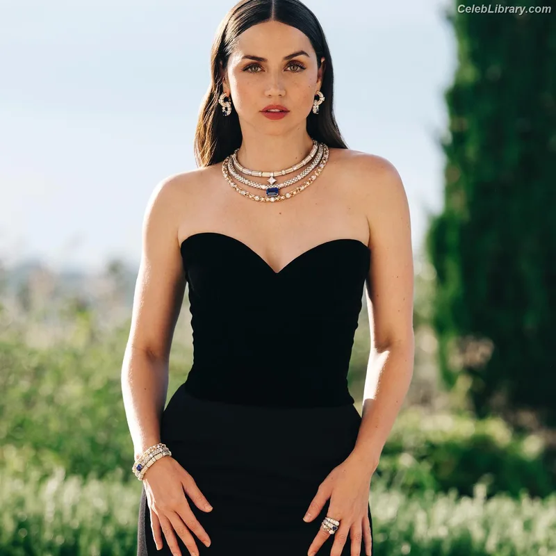 Ana de Armas photo 4 of 3418