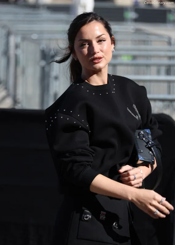 Ana de Armas photo 5 of 3418