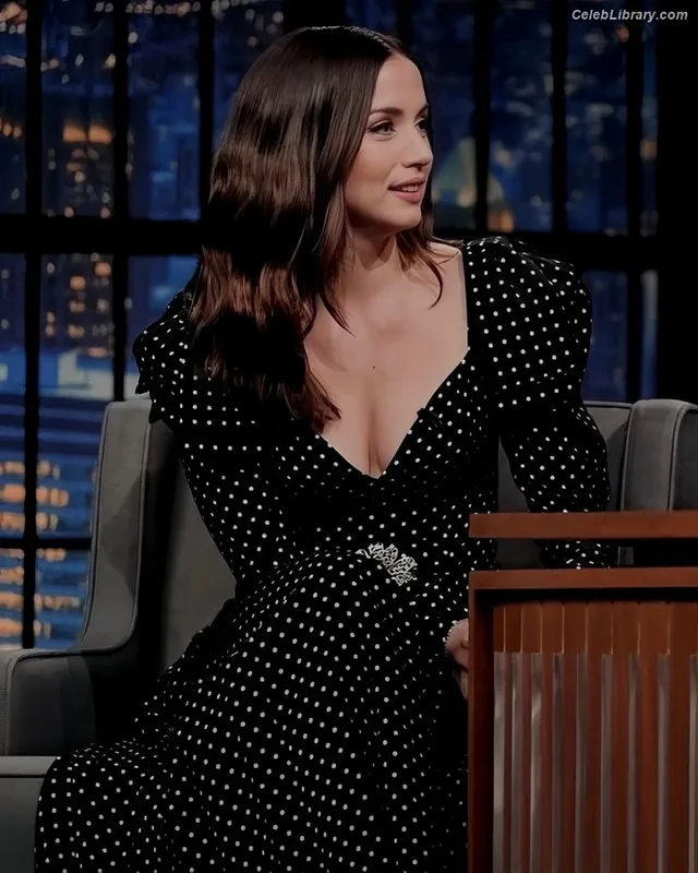 Ana de Armas photo 1 of 3418