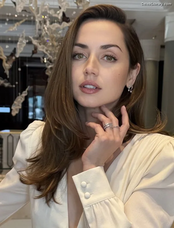 Ana de Armas photo 7 of 3418
