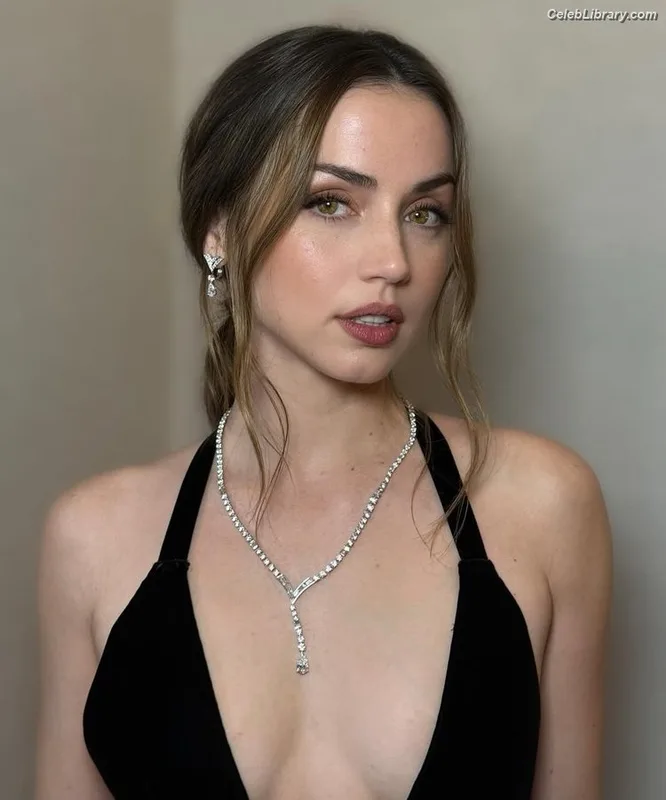 Ana de Armas photo 10 of 3418