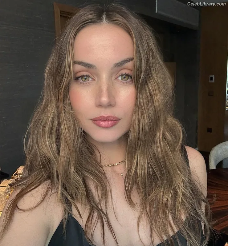 Ana de Armas photo 13 of 3418