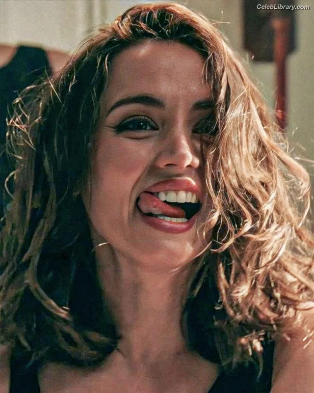 Ana de Armas photo 1 of 3418