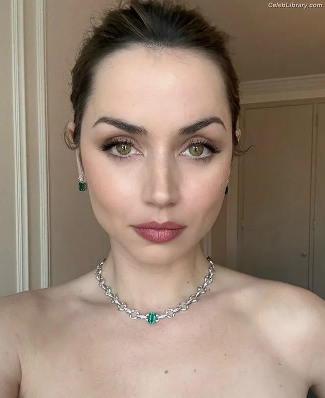 Ana de Armas photo 3 of 3418