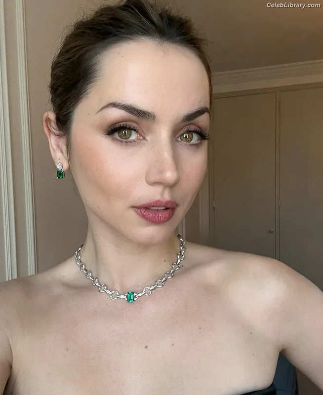 Ana de Armas photo 4 of 3418