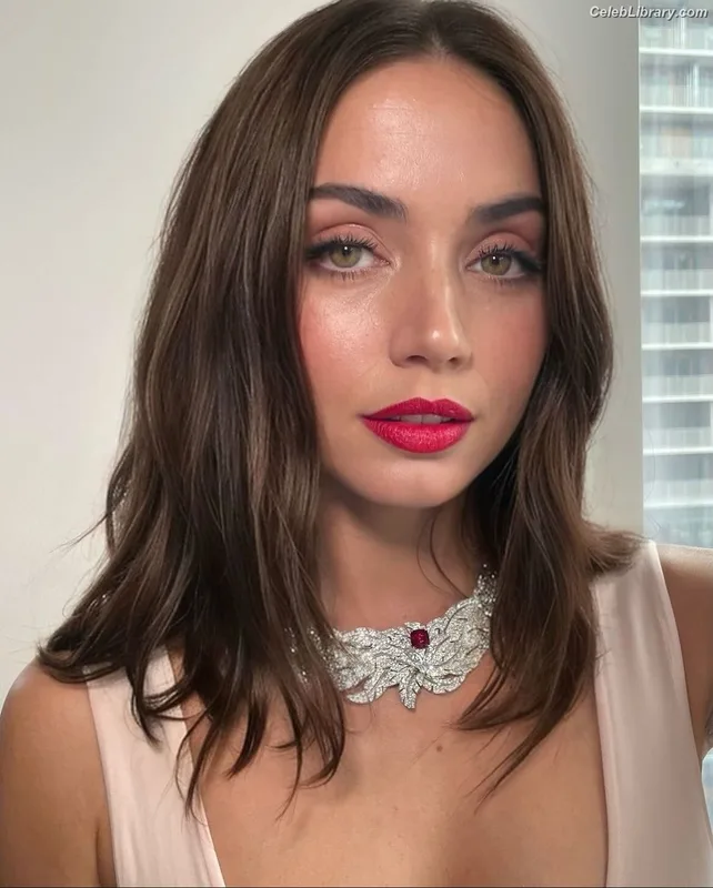Ana de Armas photo 5 of 3418