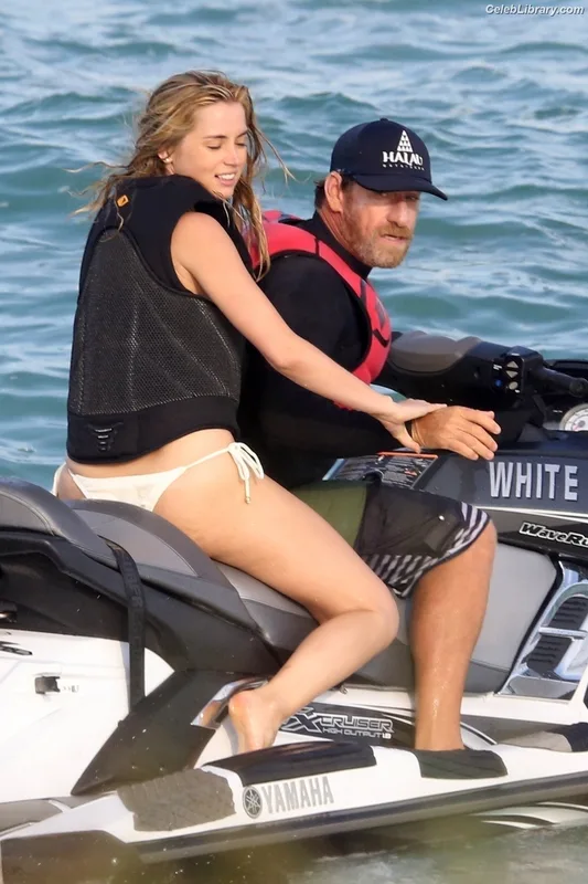 Ana de Armas photo 14 of 3418