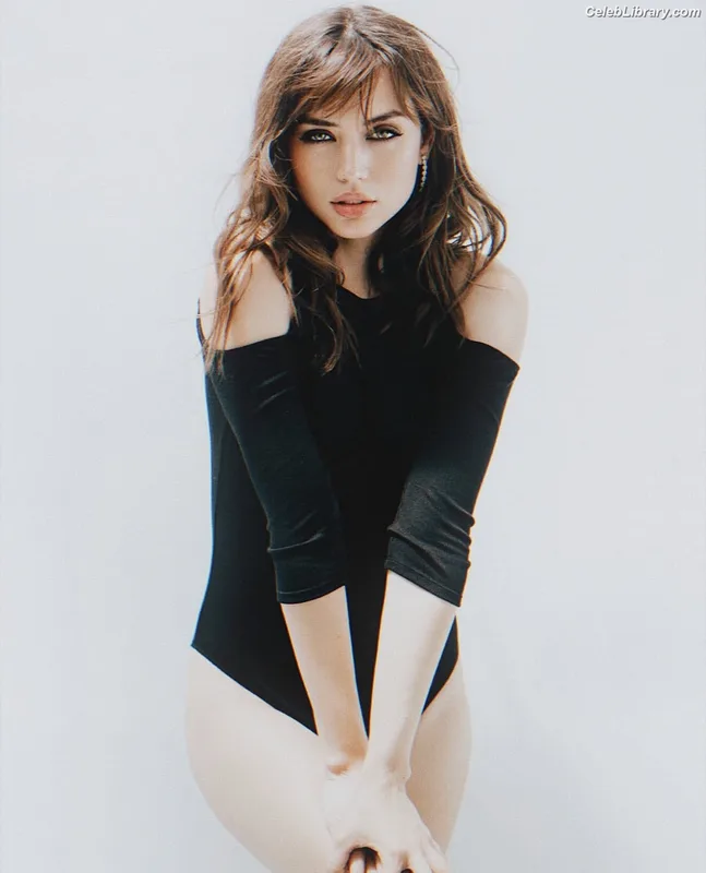 Ana de Armas photo 10 of 3418