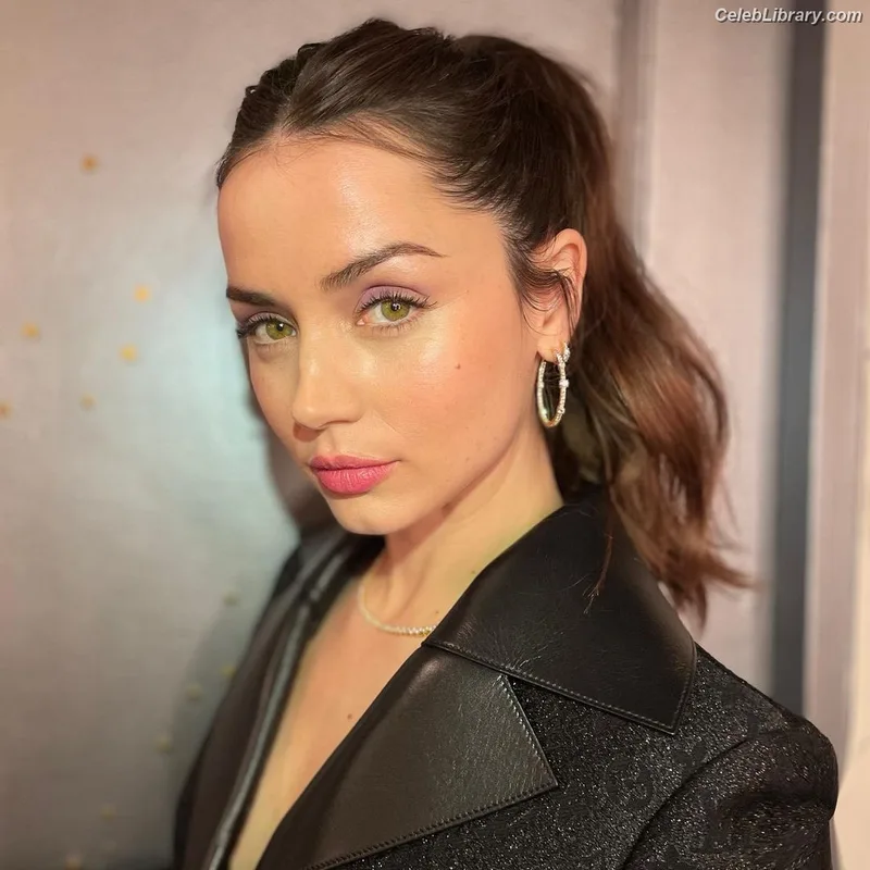 Ana de Armas photo 5 of 3418