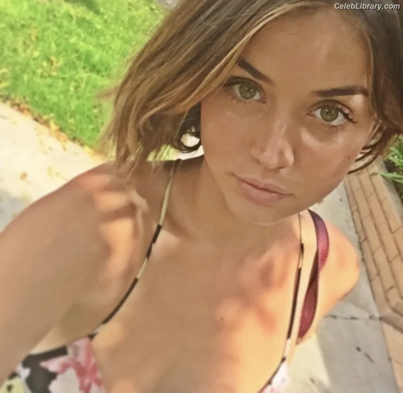 Ana de Armas photo 24 of 3418