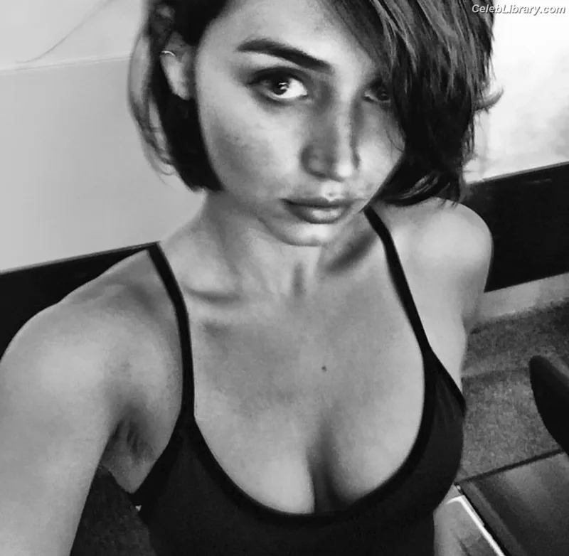 Ana de Armas photo 1 of 3418