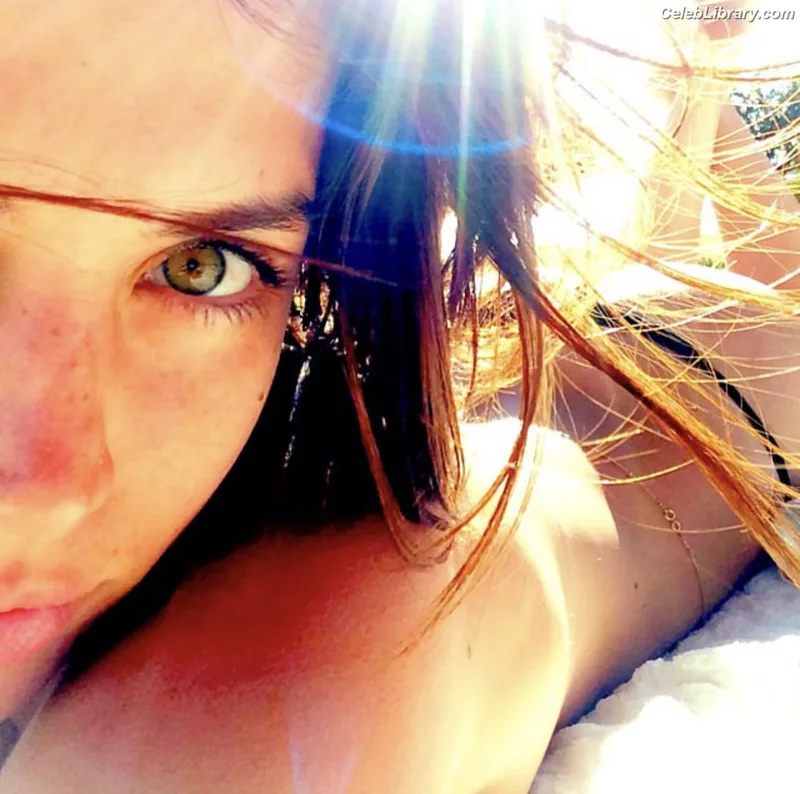 Ana de Armas photo 4 of 3418