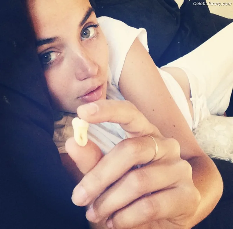 Ana de Armas photo 7 of 3418