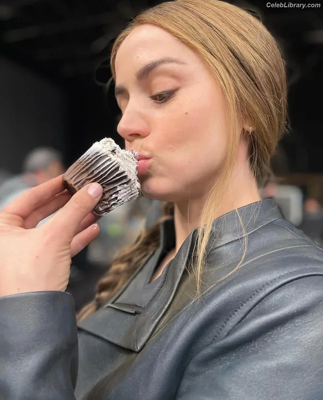 Ana de Armas photo 9 of 3418