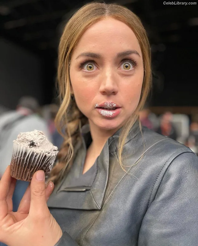 Ana de Armas photo 11 of 3418