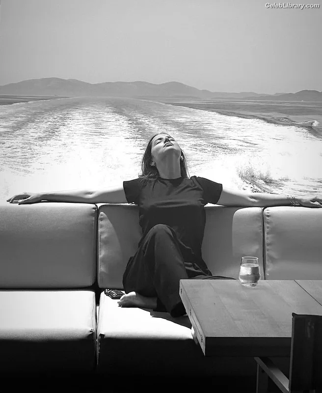 Ana de Armas photo 19 of 3418