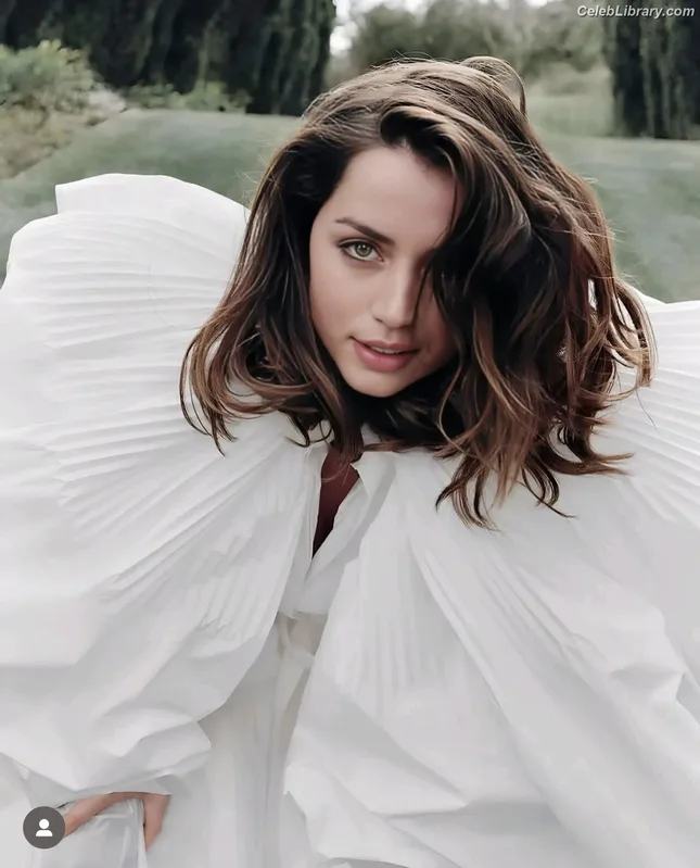 Ana de Armas photo 8 of 3418
