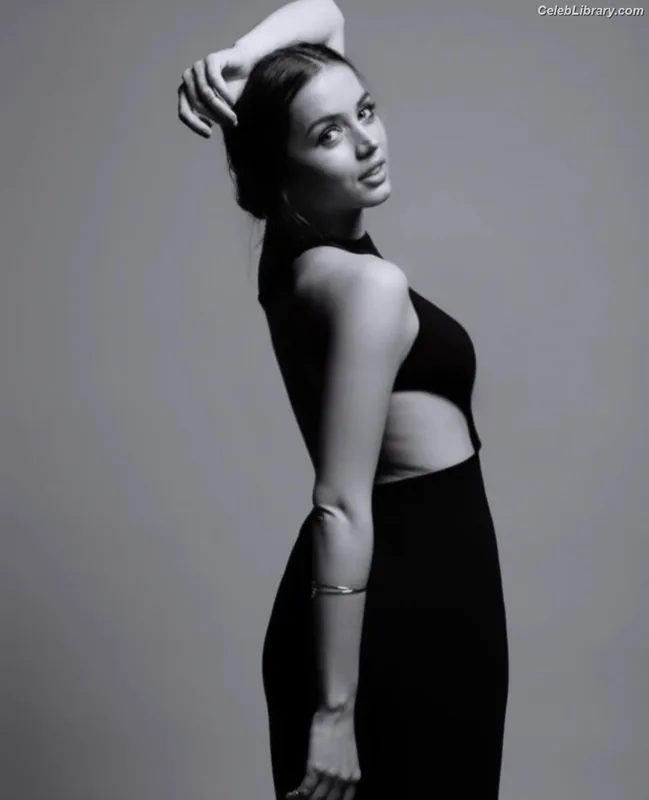 Ana de Armas photo 10 of 3418