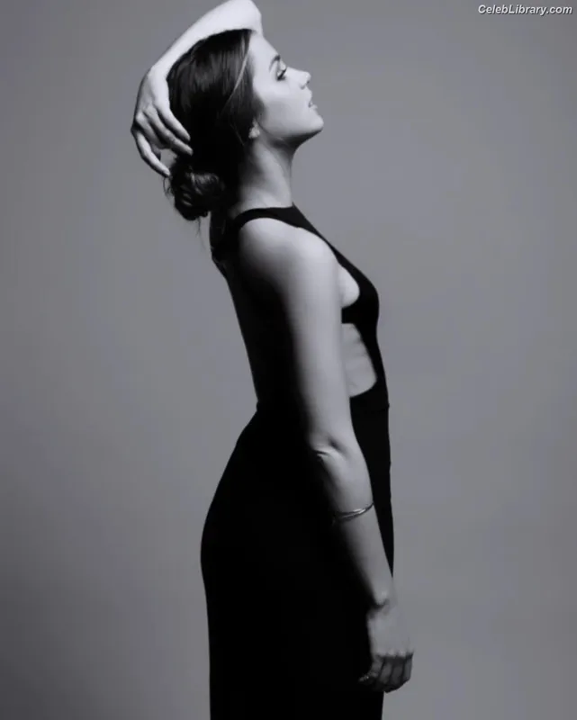 Ana de Armas photo 11 of 3418