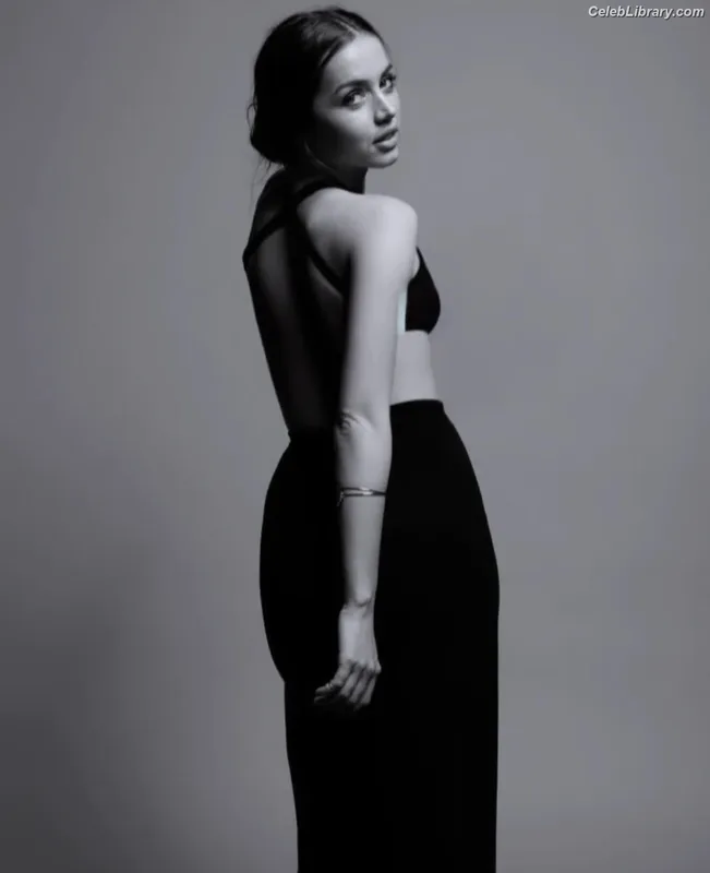 Ana de Armas photo 12 of 3418