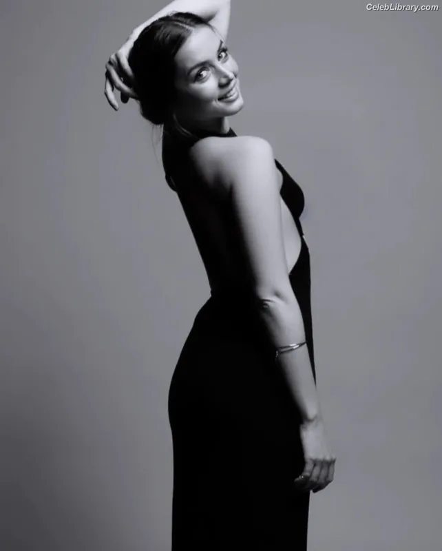 Ana de Armas photo 13 of 3418