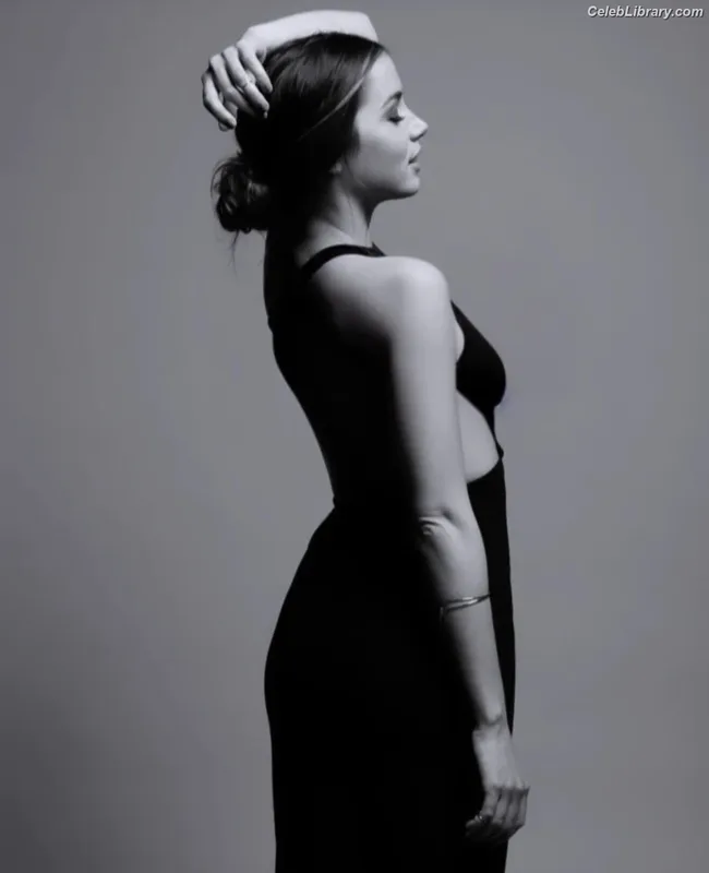 Ana de Armas photo 15 of 3418