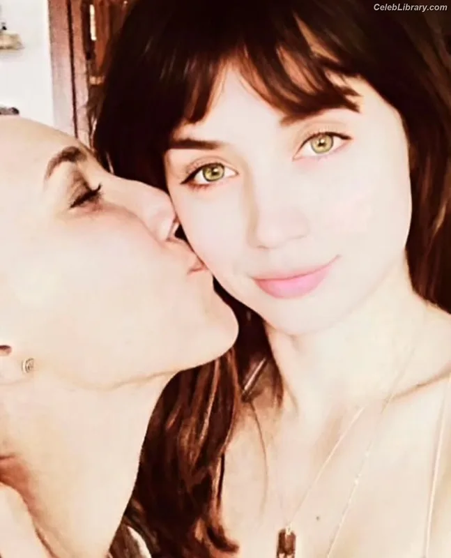 Ana de Armas photo 24 of 3418