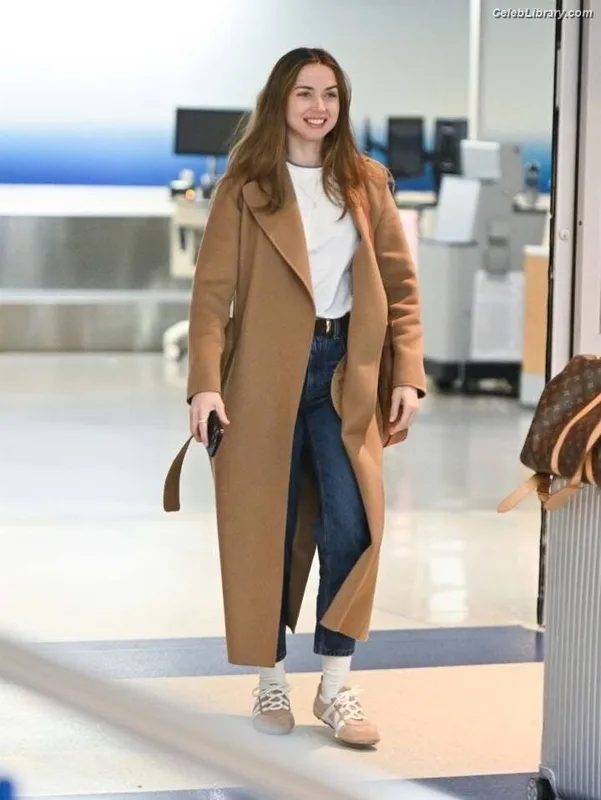 Ana de Armas photo 2 of 3418