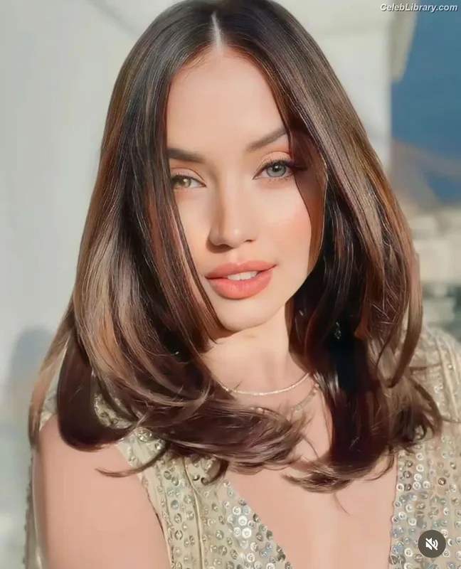 Ana de Armas photo 7 of 3418