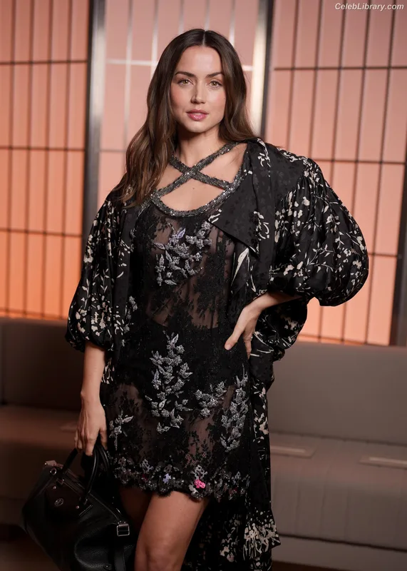 Ana de Armas photo 24 of 3418