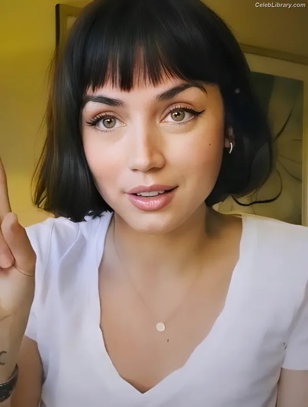 Ana de Armas photo 1 of 3418