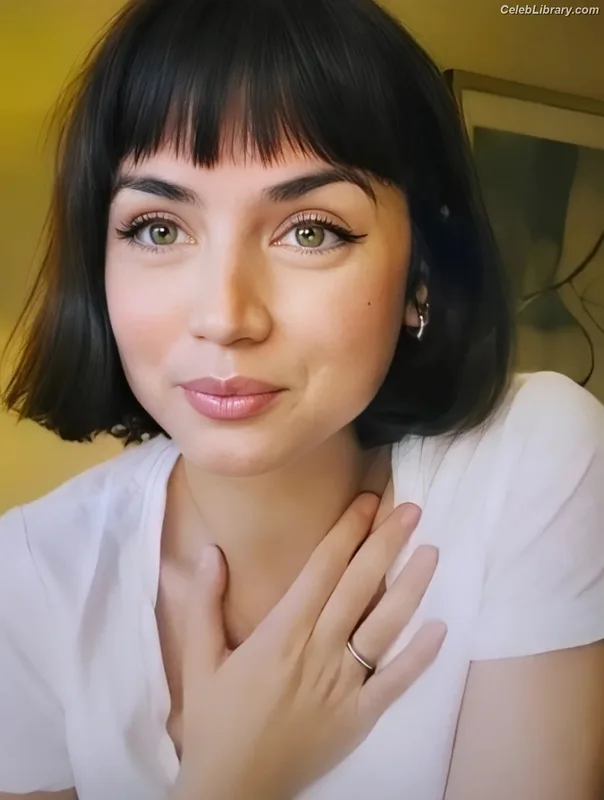 Ana de Armas photo 4 of 3418