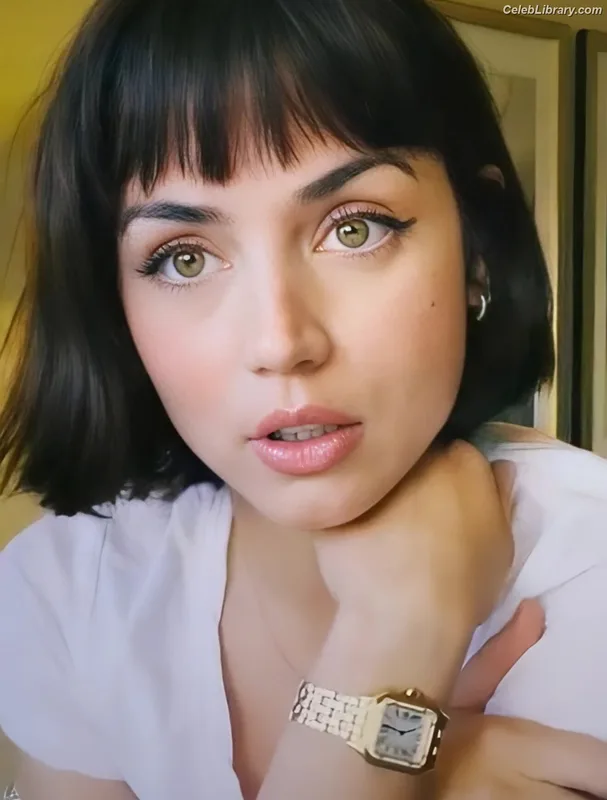 Ana de Armas photo 5 of 3418