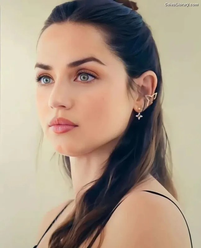 Ana de Armas photo 11 of 3418