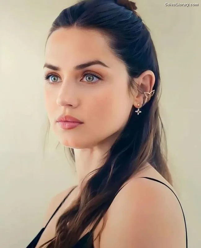 Ana de Armas photo 12 of 3418