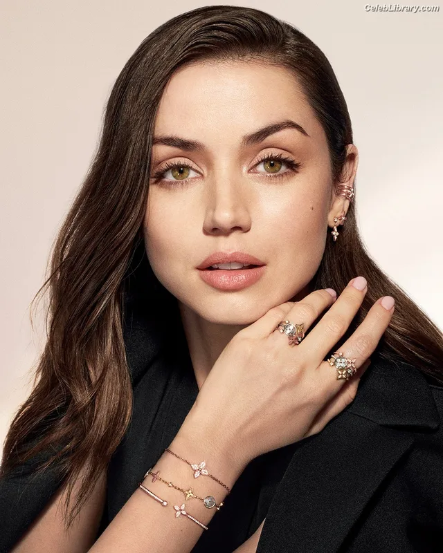 Ana de Armas photo 18 of 3418
