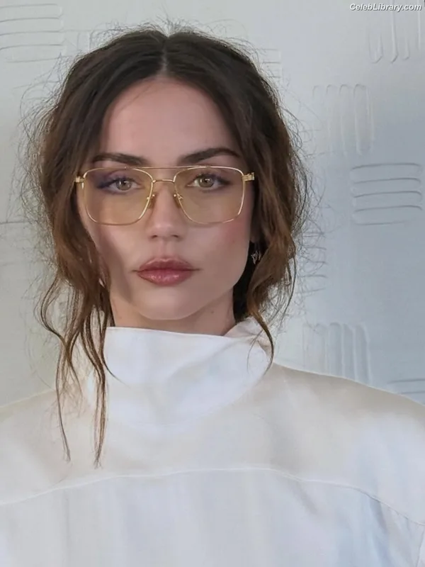 Ana de Armas photo 24 of 3418