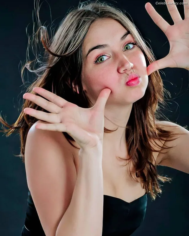 Ana de Armas photo 3 of 3418