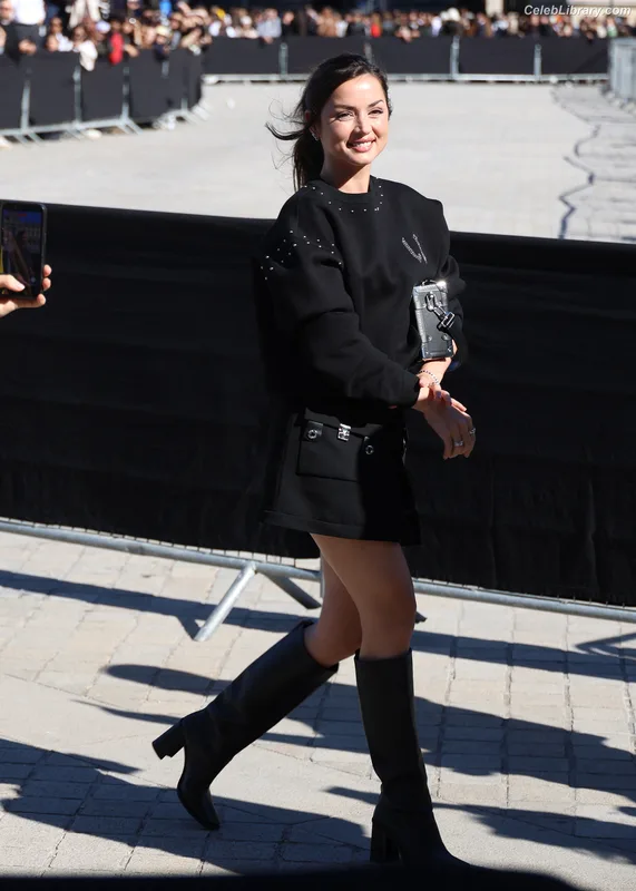 Ana de Armas photo 8 of 3418