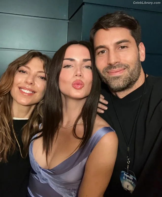 Ana de Armas photo 11 of 3418