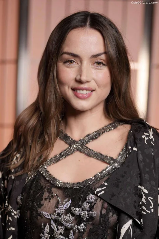Ana de Armas photo 5 of 3418